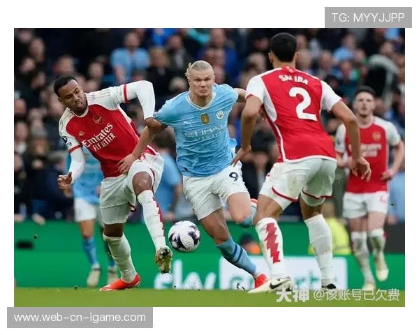 哈兰德面对夹击仍能完成射门——极限对抗中的进球哲学