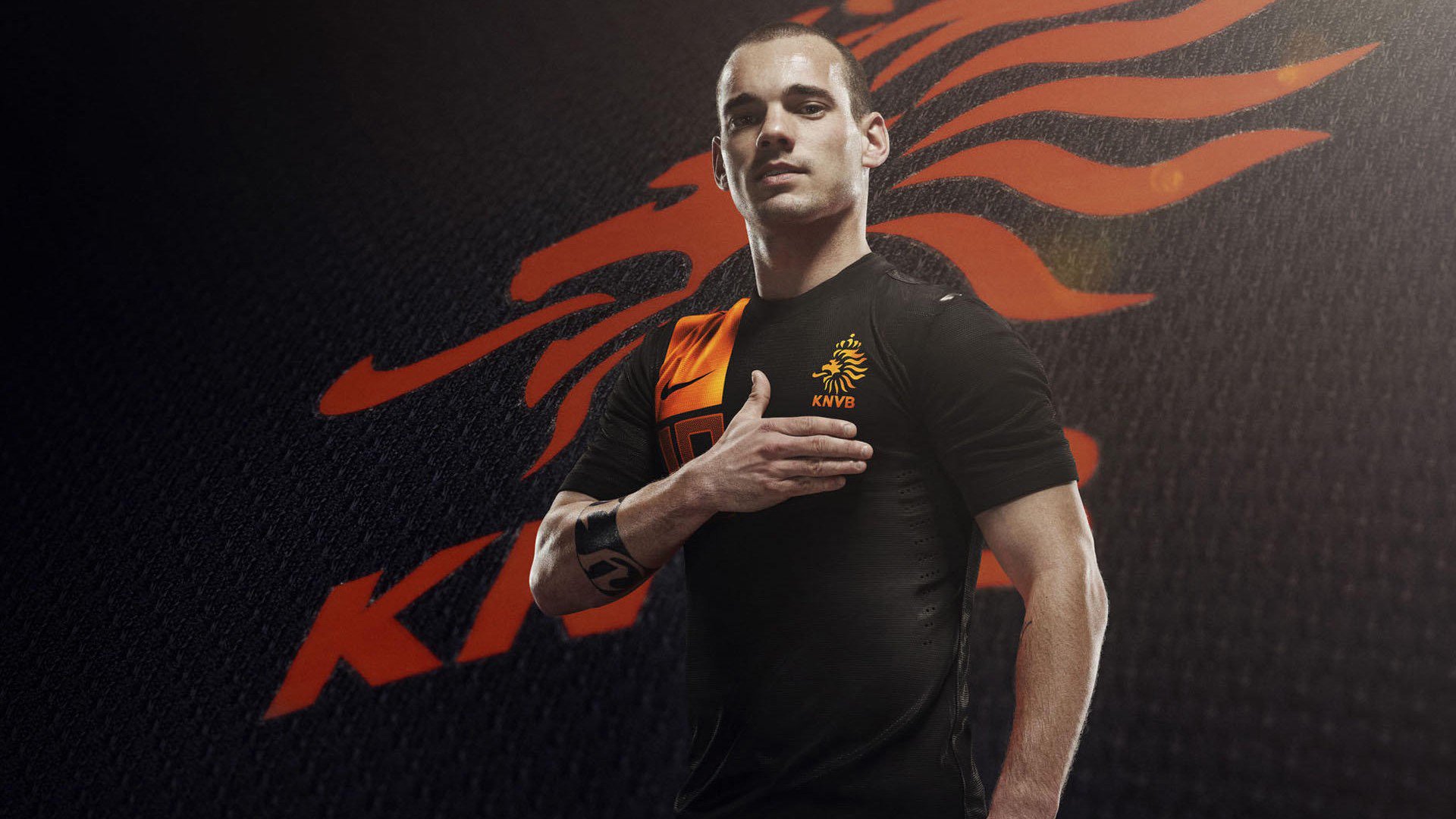 中前场联动压迫制造三角围抢